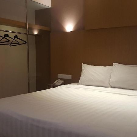 Kharisma Hotel Madiun Eksteriør billede
