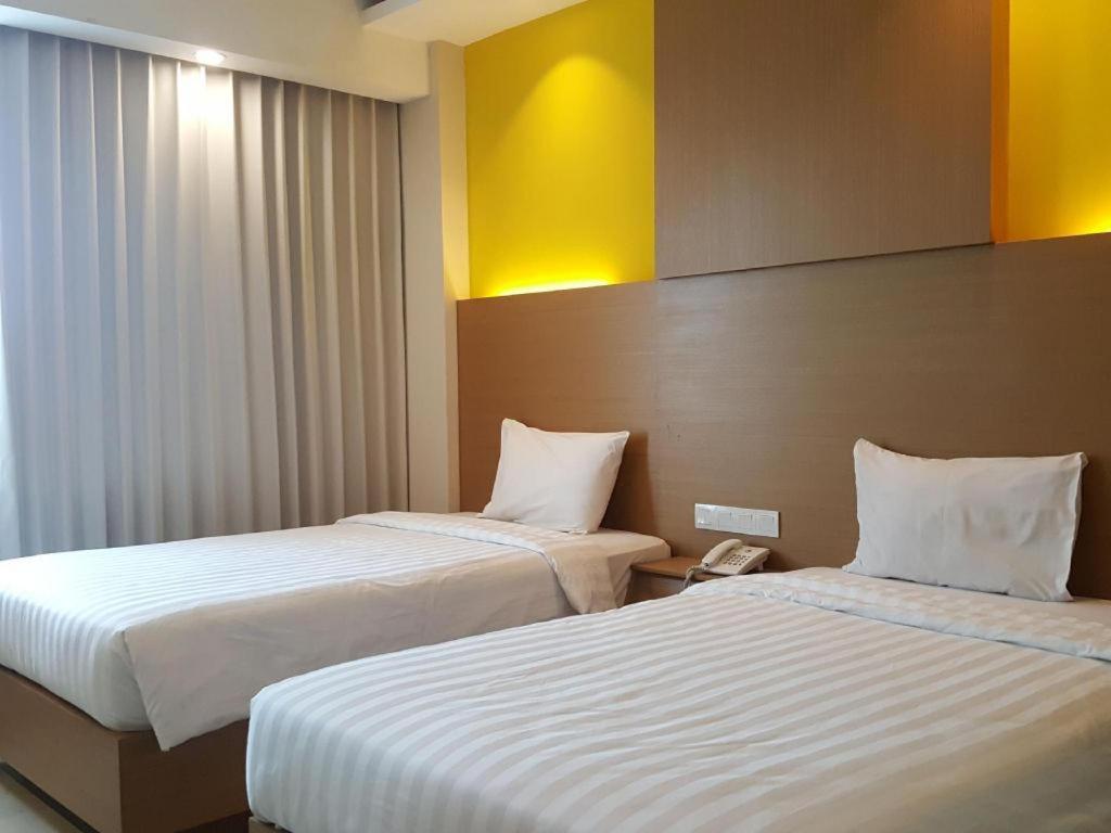 Kharisma Hotel Madiun Eksteriør billede