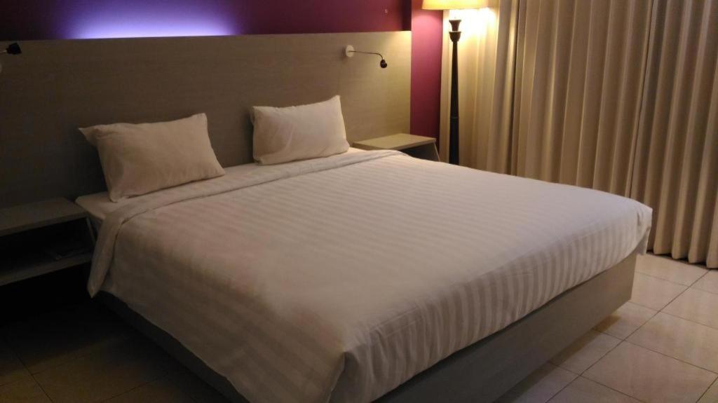 Kharisma Hotel Madiun Eksteriør billede