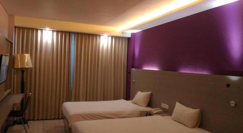 Kharisma Hotel Madiun Eksteriør billede