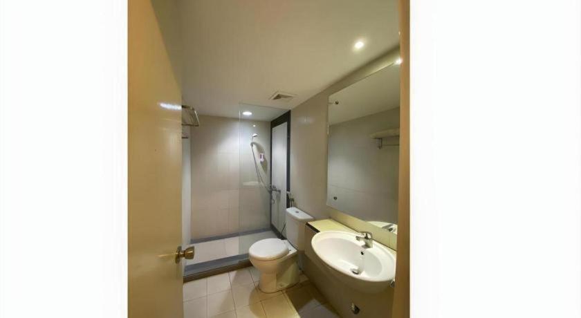 Kharisma Hotel Madiun Eksteriør billede