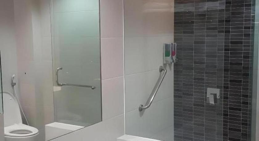 Kharisma Hotel Madiun Eksteriør billede