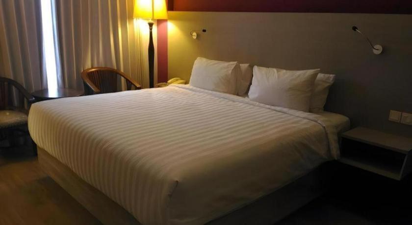 Kharisma Hotel Madiun Eksteriør billede