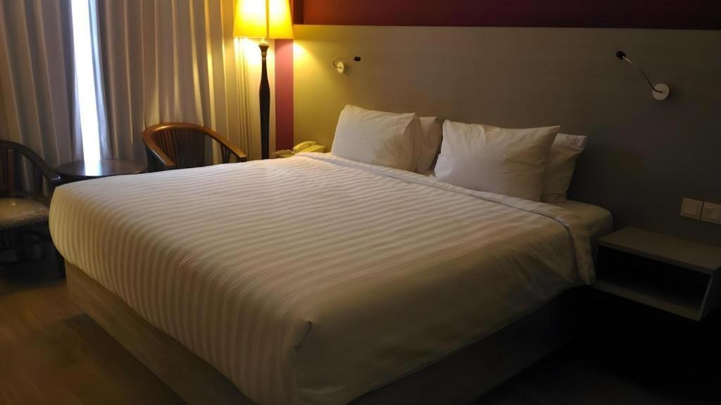 Kharisma Hotel Madiun Eksteriør billede