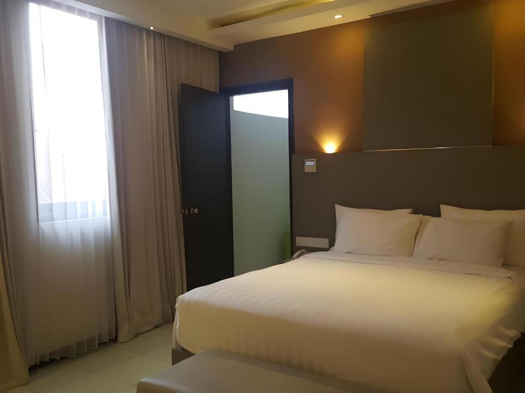 Kharisma Hotel Madiun Eksteriør billede